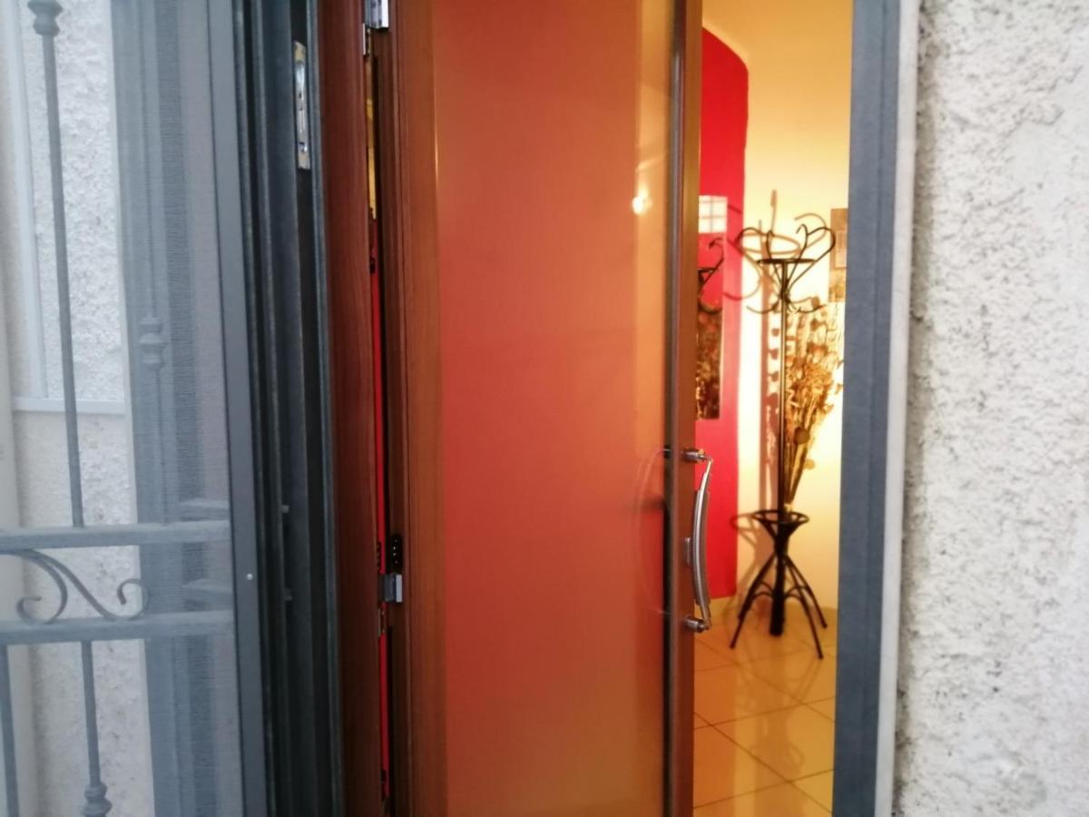 Dependance Red House - Affitti Brevi Italia Apartment Манфредония Екстериор снимка